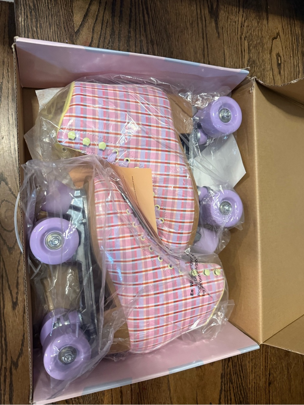 Women’s pink Plaid Roller Skates with Lavender Wheels - - Picture 4 of 6